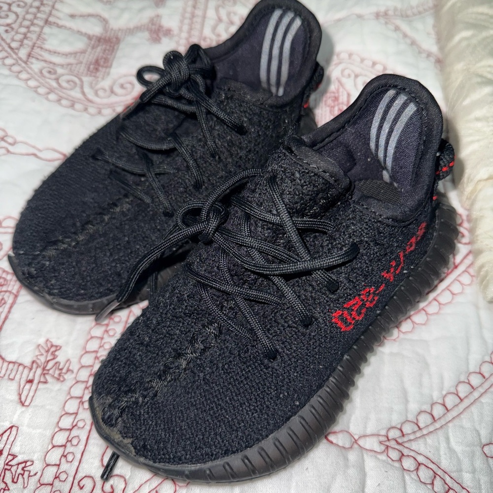 Toddler Yeezys size 6